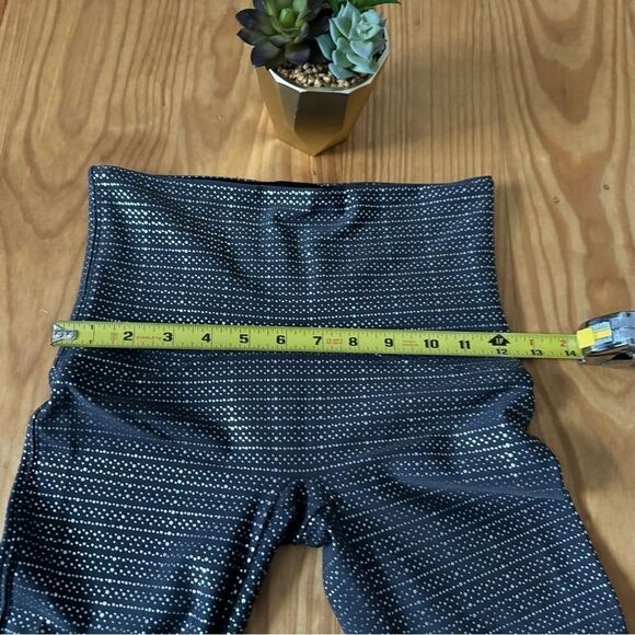 Spanx By Sara Blakely Gray Metallic Mist Dot Print Legging S/P - Picture 8 of 9